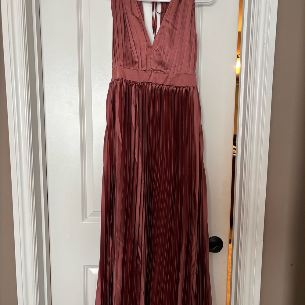 Elegant Pleated Maxi Dress in Mauve